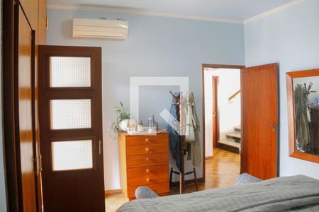 Casa à venda com 392m², 4 quartos e 8 vagas Casa à venda com 392m², 4 quartos e 8 vagasSuíte