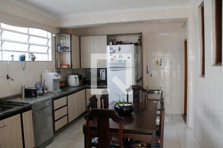 Casa à venda com 392m², 4 quartos e 8 vagas Casa à venda com 392m², 4 quartos e 8 vagasCozinha