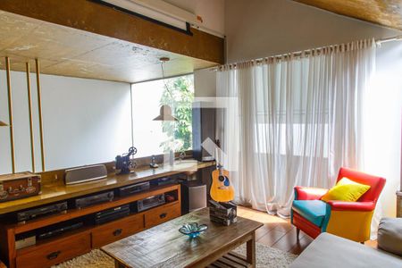 Casa à venda com 300m², 3 quartos e 3 vagas Casa à venda com 300m², 3 quartos e 3 vagasSala 2