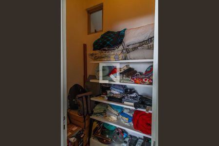 Casa à venda com 300m², 3 quartos e 3 vagas Casa à venda com 300m², 3 quartos e 3 vagasCloset