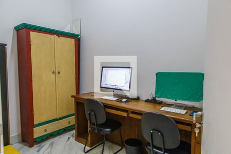 Casa à venda com 300m², 3 quartos e 3 vagas Casa à venda com 300m², 3 quartos e 3 vagasEscritório