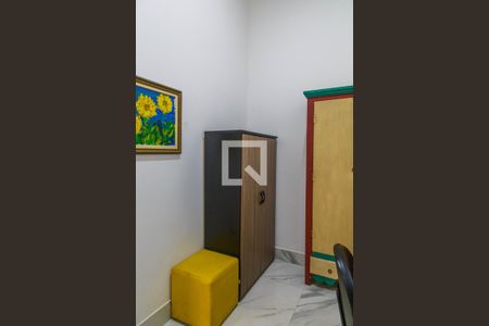 Casa à venda com 300m², 3 quartos e 3 vagas Casa à venda com 300m², 3 quartos e 3 vagasEscritório