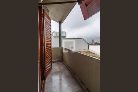 Casa à venda com 300m², 3 quartos e 3 vagas Casa à venda com 300m², 3 quartos e 3 vagasVaranda