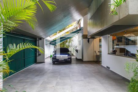 Casa à venda com 300m², 3 quartos e 3 vagas Casa à venda com 300m², 3 quartos e 3 vagasGaragem