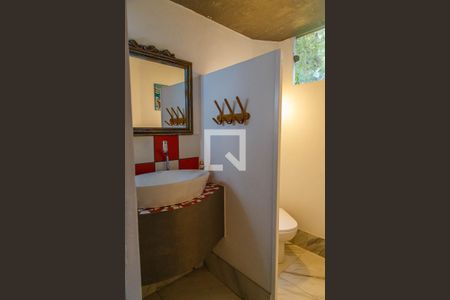 Casa à venda com 300m², 3 quartos e 3 vagas Casa à venda com 300m², 3 quartos e 3 vagasLavabo