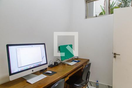 Casa à venda com 300m², 3 quartos e 3 vagas Casa à venda com 300m², 3 quartos e 3 vagasEscritório