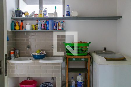 Casa à venda com 300m², 3 quartos e 3 vagas Casa à venda com 300m², 3 quartos e 3 vagasÁrea de Serviço