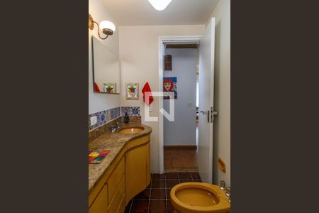 Casa à venda com 300m², 3 quartos e 3 vagas Casa à venda com 300m², 3 quartos e 3 vagasBanheiro 3