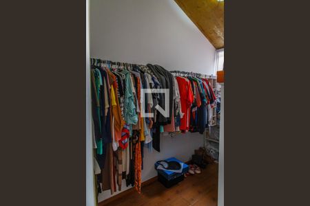 Casa à venda com 300m², 3 quartos e 3 vagas Casa à venda com 300m², 3 quartos e 3 vagasCloset