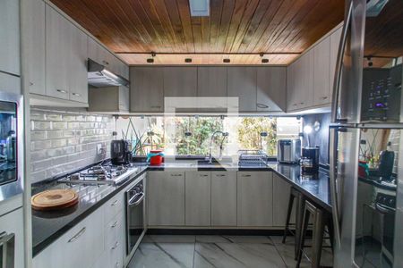 Casa à venda com 300m², 3 quartos e 3 vagas Casa à venda com 300m², 3 quartos e 3 vagasCozinha