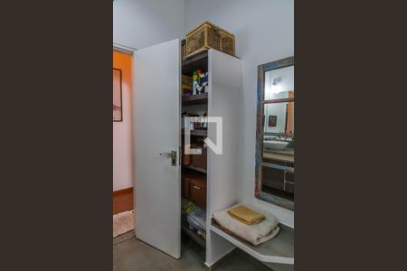 Casa à venda com 300m², 3 quartos e 3 vagas Casa à venda com 300m², 3 quartos e 3 vagasBanheiro Suíte 2