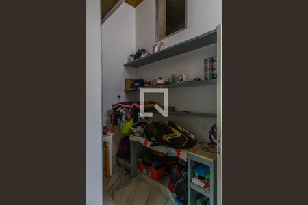 Casa à venda com 300m², 3 quartos e 3 vagas Casa à venda com 300m², 3 quartos e 3 vagasÁrea de Serviço