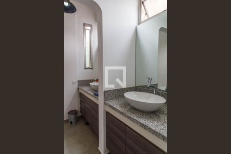 Casa à venda com 300m², 3 quartos e 3 vagas Casa à venda com 300m², 3 quartos e 3 vagasBanheiro Suíte 1