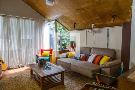 Casa à venda com 300m², 3 quartos e 3 vagas Casa à venda com 300m², 3 quartos e 3 vagasSala 2