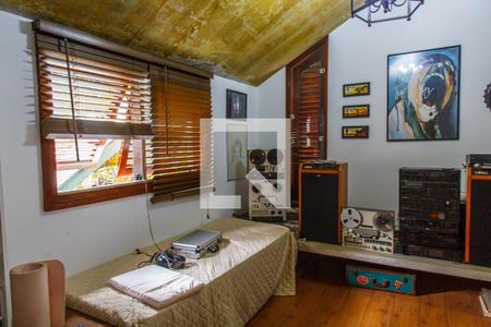 Casa à venda com 300m², 3 quartos e 3 vagas Casa à venda com 300m², 3 quartos e 3 vagasQuarto 3