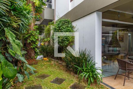Casa à venda com 300m², 3 quartos e 3 vagas Casa à venda com 300m², 3 quartos e 3 vagasÁrea Externa