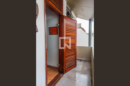 Casa à venda com 300m², 3 quartos e 3 vagas Casa à venda com 300m², 3 quartos e 3 vagasVaranda