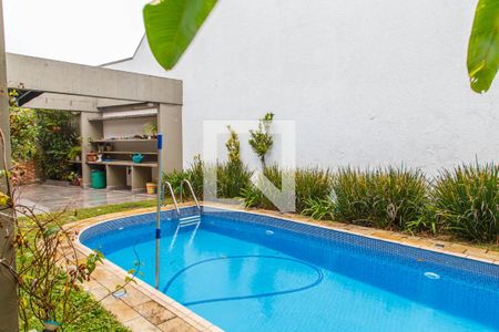 Casa à venda com 300m², 3 quartos e 3 vagas Casa à venda com 300m², 3 quartos e 3 vagasPiscina
