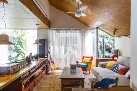 Casa à venda com 300m², 3 quartos e 3 vagas Casa à venda com 300m², 3 quartos e 3 vagasSala 2