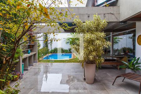 Casa à venda com 300m², 3 quartos e 3 vagas Casa à venda com 300m², 3 quartos e 3 vagasÁrea Externa