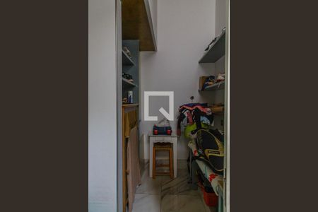 Casa à venda com 300m², 3 quartos e 3 vagas Casa à venda com 300m², 3 quartos e 3 vagasÁrea de Serviço