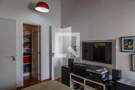 Casa à venda com 300m², 3 quartos e 3 vagas Casa à venda com 300m², 3 quartos e 3 vagasQuarto Suíte 1