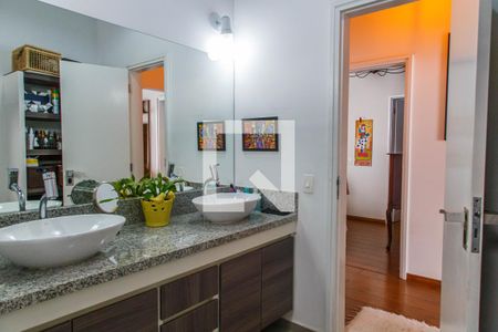 Casa à venda com 300m², 3 quartos e 3 vagas Casa à venda com 300m², 3 quartos e 3 vagasBanheiro Suíte 2