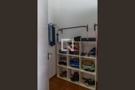 Casa à venda com 300m², 3 quartos e 3 vagas Casa à venda com 300m², 3 quartos e 3 vagasCloset