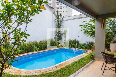 Casa à venda com 300m², 3 quartos e 3 vagas Casa à venda com 300m², 3 quartos e 3 vagasPiscina