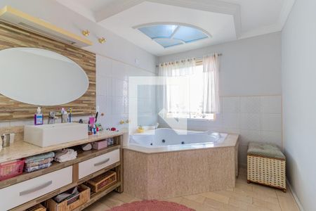 Casa à venda com 240m², 4 quartos e 3 vagasBanheiro da Suíte 2