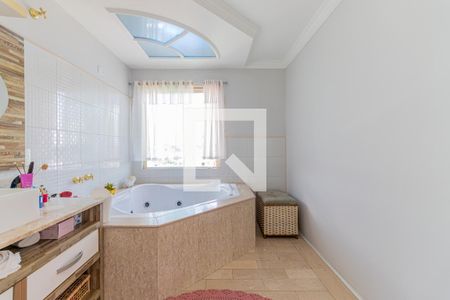 Casa à venda com 240m², 4 quartos e 3 vagasBanheiro da Suíte 2