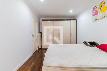 Casa à venda com 240m², 4 quartos e 3 vagasQuarto 3 - Suíte 1