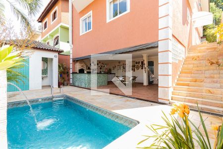 Casa à venda com 240m², 4 quartos e 3 vagasÁrea Gourmet - Piscina