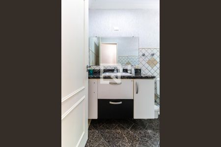 Casa à venda com 240m², 4 quartos e 3 vagasBanheiro da Suíte 1