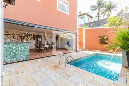 Casa à venda com 240m², 4 quartos e 3 vagasÁrea Gourmet - Piscina