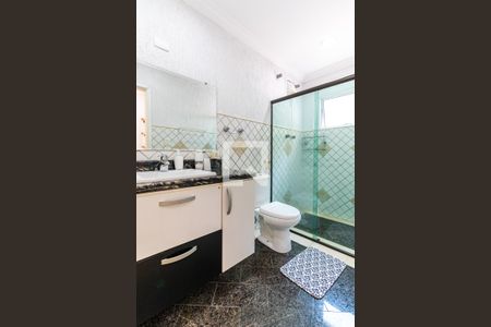 Casa à venda com 240m², 4 quartos e 3 vagasBanheiro da Suíte 1
