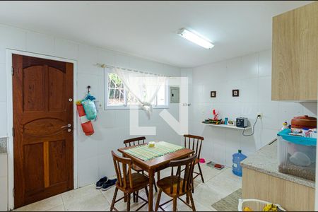 Casa de condomínio à venda com 200m², 3 quartos e 2 vagas Casa de condomínio à venda com 200m², 3 quartos e 2 vagasCozinha