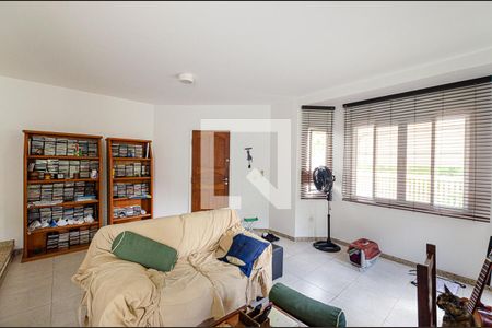 Sala de casa de condomínio à venda com 3 quartos, 200m² em Badu, Niterói