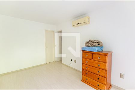 Casa de condomínio à venda com 200m², 3 quartos e 2 vagas Casa de condomínio à venda com 200m², 3 quartos e 2 vagasSuite 3