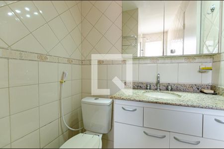 Casa de condomínio à venda com 200m², 3 quartos e 2 vagas Casa de condomínio à venda com 200m², 3 quartos e 2 vagasBanheiro da Suíte 2