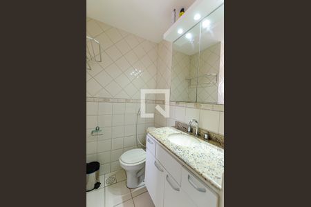 Casa de condomínio à venda com 200m², 3 quartos e 2 vagas Casa de condomínio à venda com 200m², 3 quartos e 2 vagasBanheiro da Suíte 2