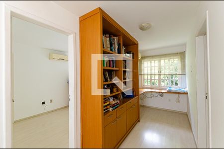 Casa de condomínio à venda com 200m², 3 quartos e 2 vagas Casa de condomínio à venda com 200m², 3 quartos e 2 vagasCorredor Office