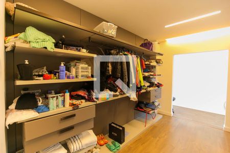 Casa à venda com 408m², 3 quartos e 6 vagas Casa à venda com 408m², 3 quartos e 6 vagasCloset do quarto 3