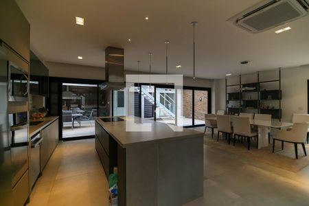 Casa à venda com 408m², 3 quartos e 6 vagas Casa à venda com 408m², 3 quartos e 6 vagasCozinha