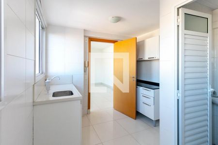 Apartamento para alugar com 74m², 3 quartos e 2 vagas Apartamento para alugar com 74m², 3 quartos e 2 vagasCozinha e Área de Serviço