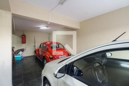 Casa à venda com 250m², 3 quartos e 5 vagas Casa à venda com 250m², 3 quartos e 5 vagasGaragem