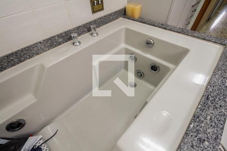 Casa à venda com 250m², 3 quartos e 5 vagas Casa à venda com 250m², 3 quartos e 5 vagasBanheiro Suíte