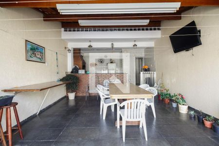 Casa à venda com 250m², 3 quartos e 5 vagas Casa à venda com 250m², 3 quartos e 5 vagasÁrea de lazer - Churrasqueira