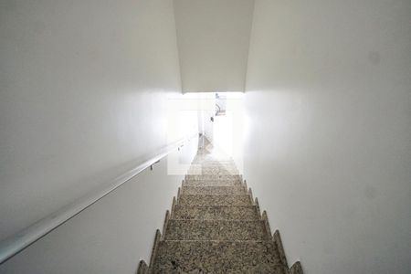 Casa para alugar com 80m², 2 quartos e sem vagaEscada