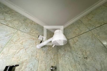 Casa à venda com 247m², 2 quartos e 2 vagasChuveiro do Banheiro da Suíte